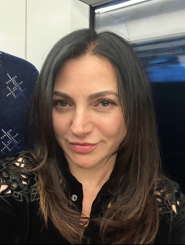 Portrait of Eteri McKenzie, hypnotherapist in Edinburgh specialising in solution-focused hypnotherapy for busy professionals dealing with stress, anxiety and burnout.