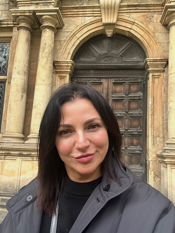 Portrait of Eteri McKenzie, hypnotherapist in Edinburgh specialising in solution-focused hypnotherapy for busy professionals.