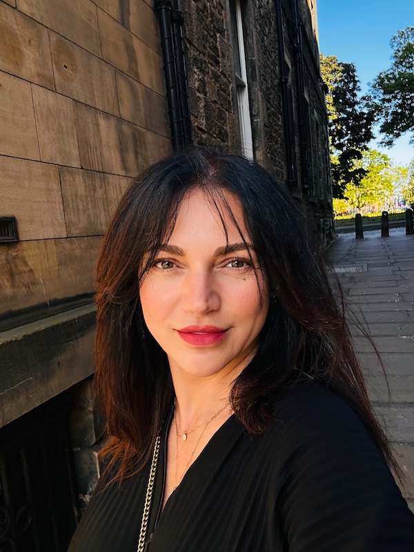 Portrait of Eteri McKenzie, hypnotherapist in Edinburgh specialising in solution-focused hypnotherapy for busy professionals.