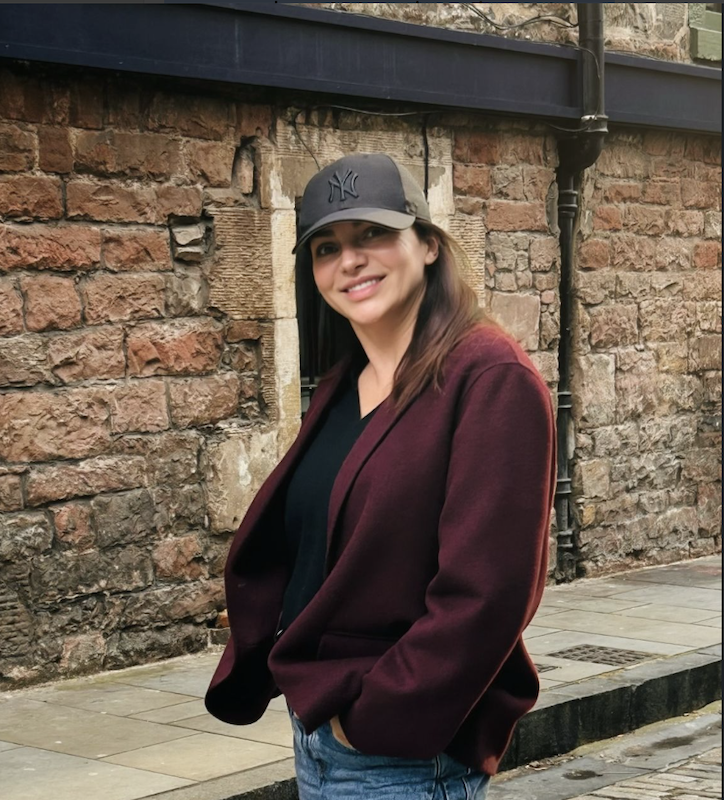 Portrait of Eteri McKenzie, hypnotherapist in Edinburgh specialising in solution-focused hypnotherapy for busy professionals